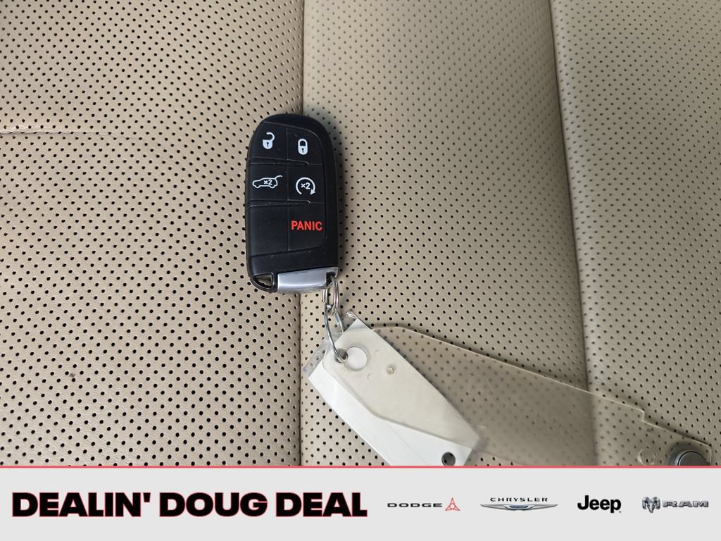 Used 2019 Jeep Grand Cherokee Overland AWD/4WD image 30