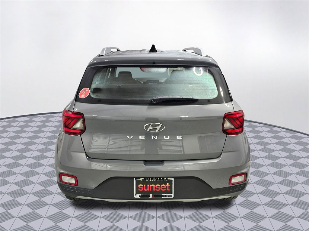 Used 2022 Hyundai Venue SEL image 9