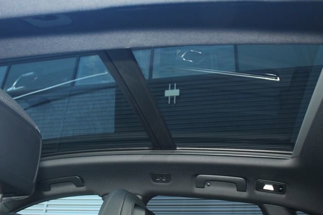 Certified 2026 Porsche Macan Base image 26