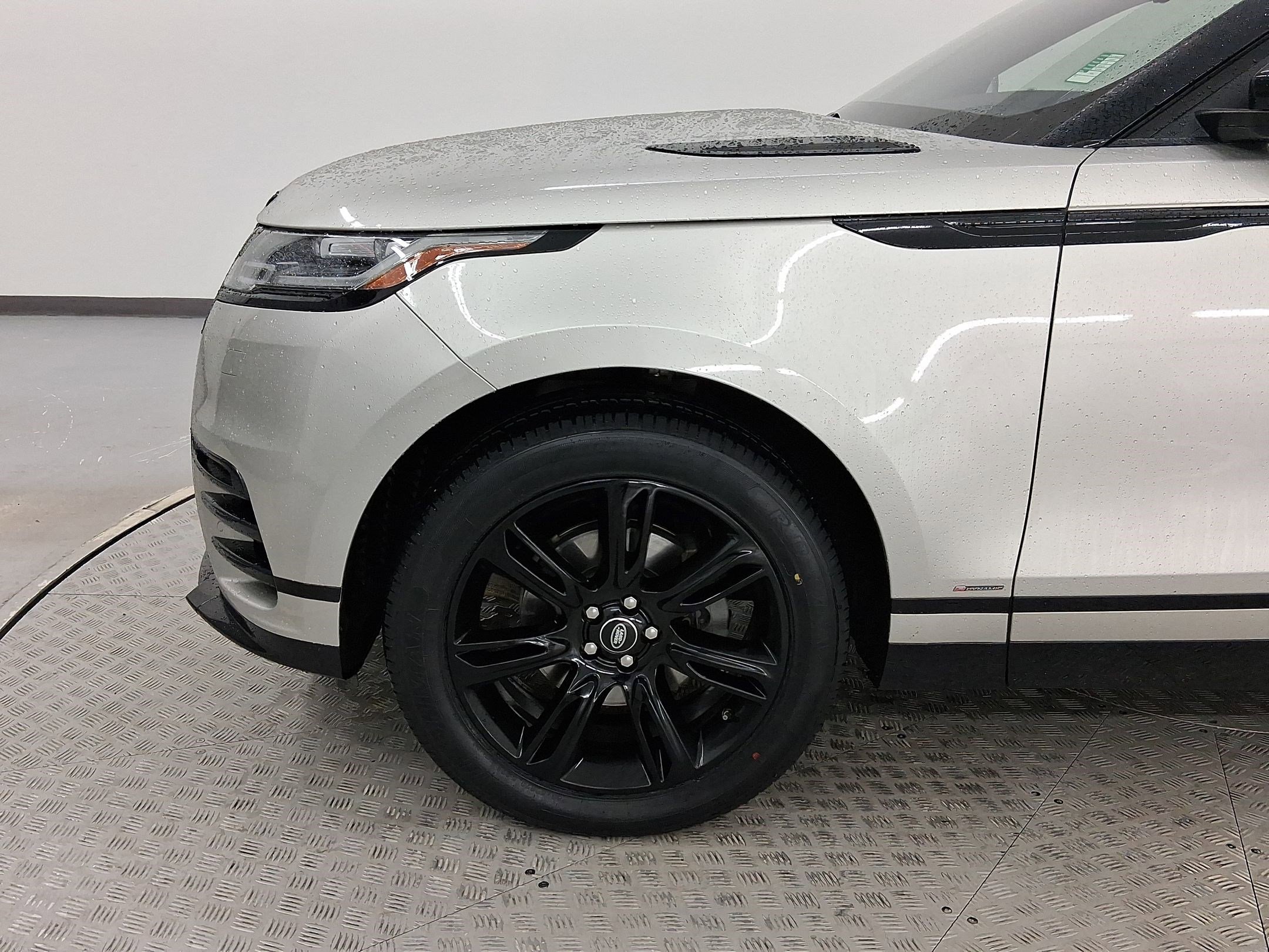 Used 2020 Land Rover Range Rover Velar R-Dynamic S image 11