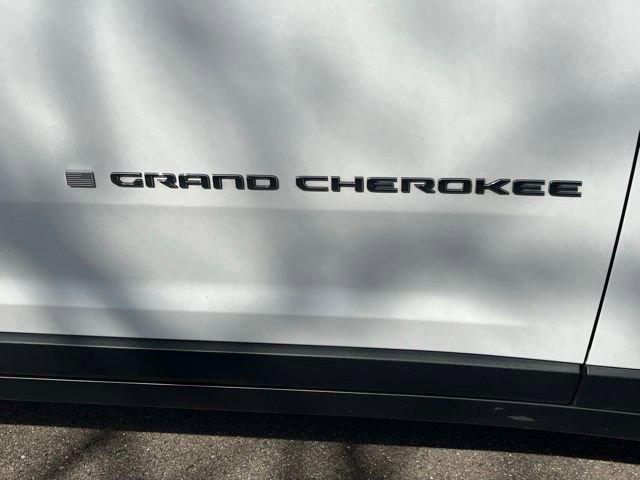 Used 2023 Jeep Grand Cherokee L Laredo AWD/4WD image 33