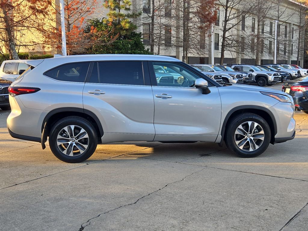 Certified 2024 Toyota Highlander XLE image 8