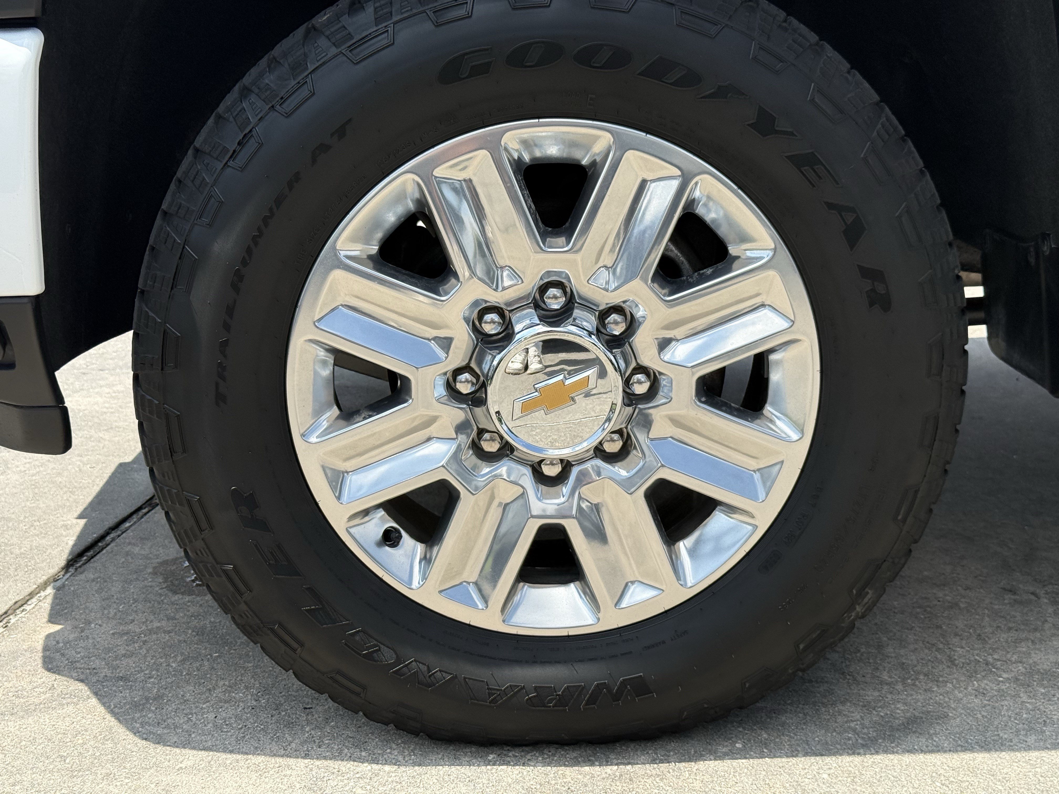 Used 2024 Chevrolet Silverado 2500 High Country AWD/4WD image 11