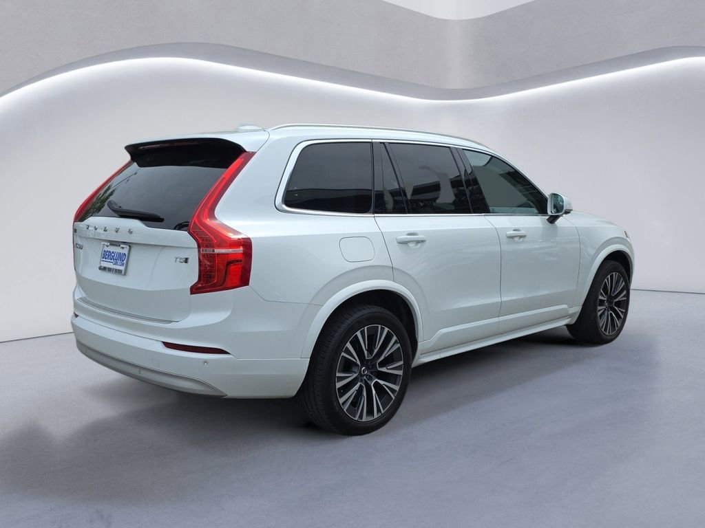 Used 2022 Volvo XC90 T5 Momentum w/ Advanced Package image 4