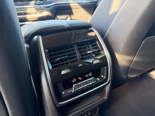 Used 2025 BMW X7 xDrive40i w/ Premium Package AWD/4WD image 17
