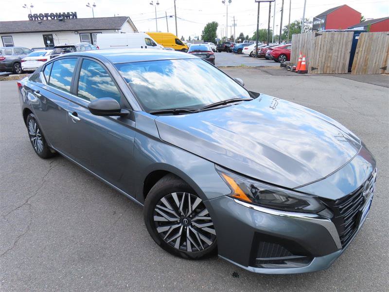 Used 2025 Nissan Altima 2.5 SV FWD image 5