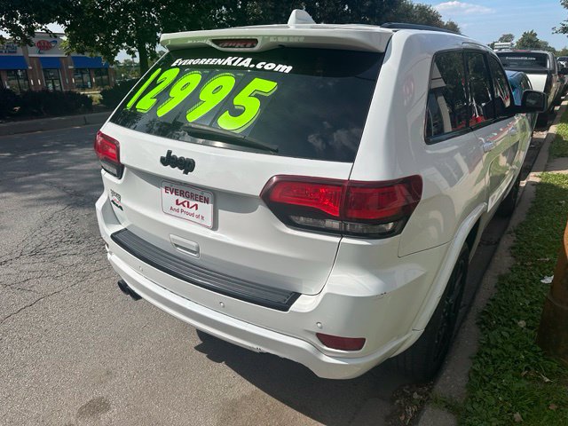 Used 2018 Jeep Grand Cherokee Altitude AWD/4WD image 3