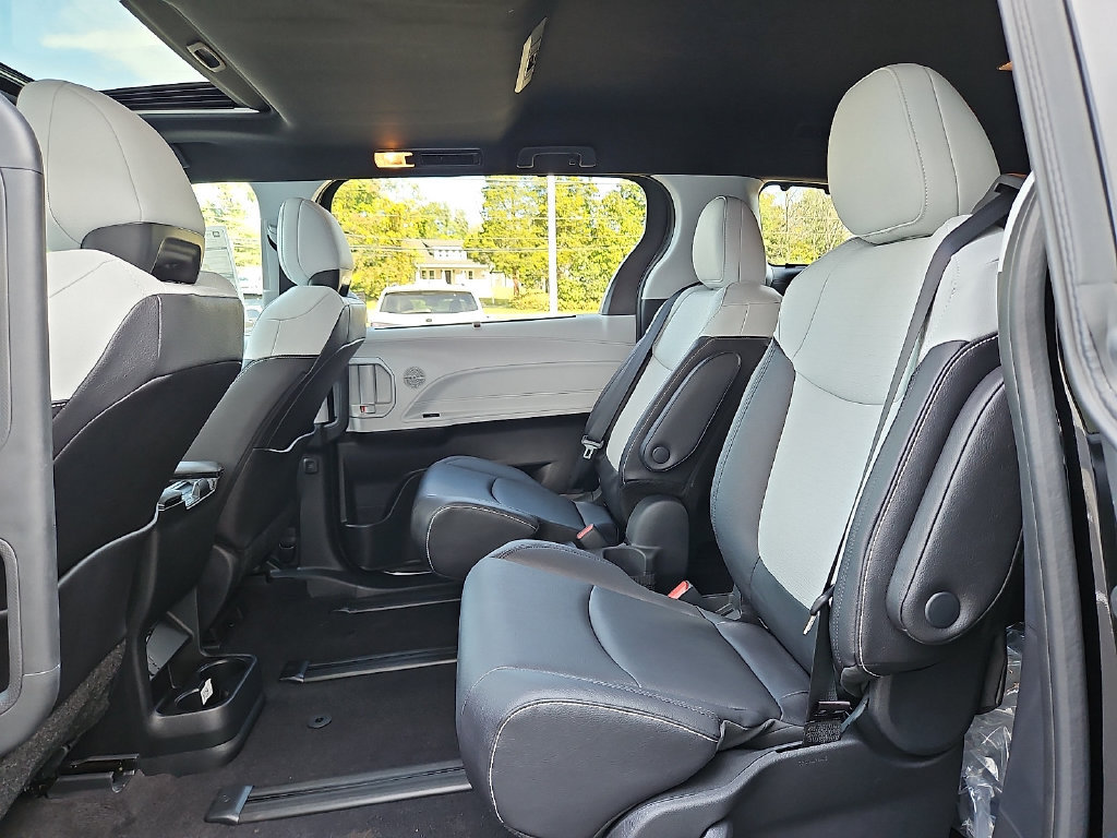 New 2026 Toyota Sienna XSE AWD/4WD image 9