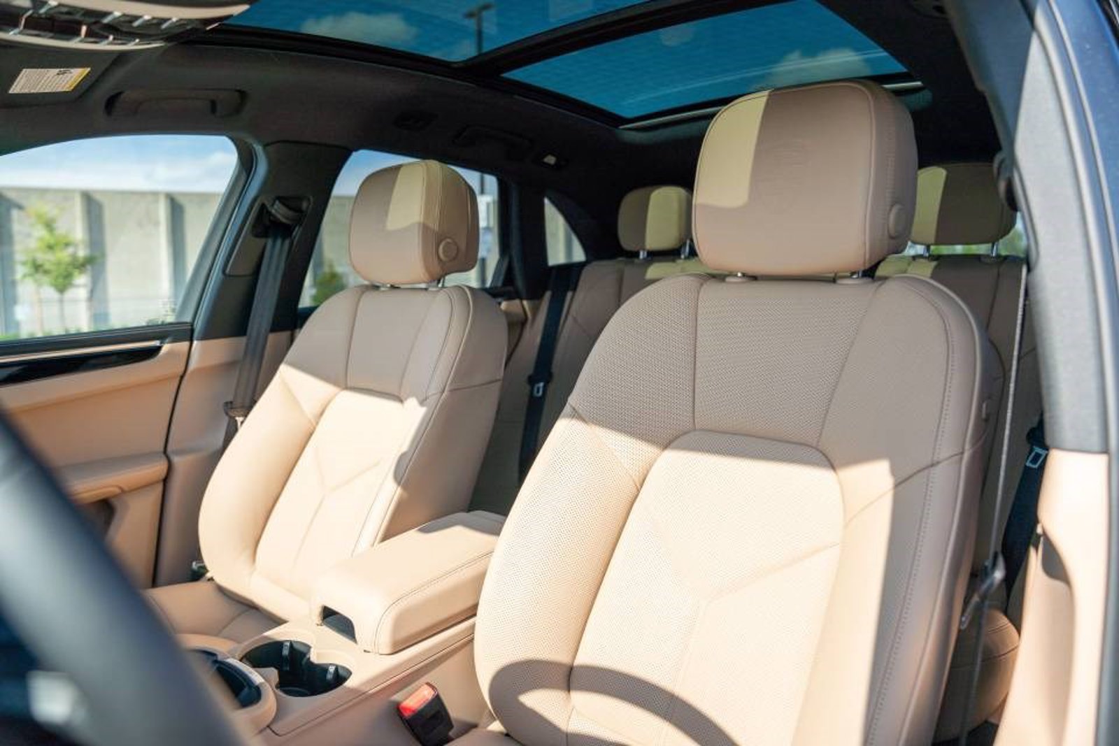 New 2026 Porsche Macan AWD/4WD image 5