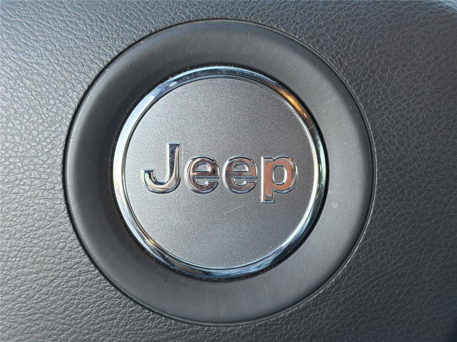 Used 2022 Jeep Grand Cherokee Laredo X AWD/4WD image 24