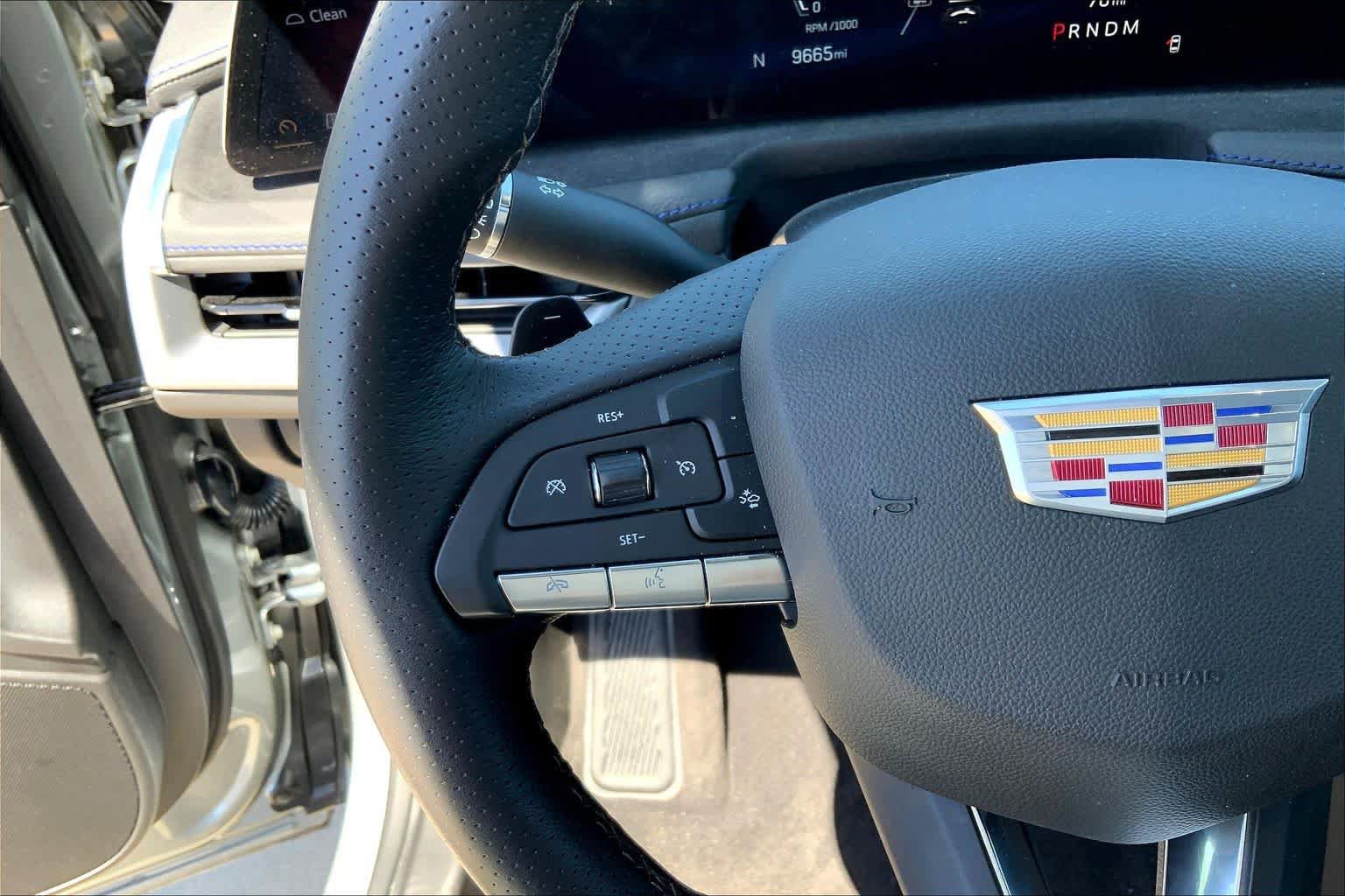 Used 2025 Cadillac XT4 Sport w/ Technology Package image 22