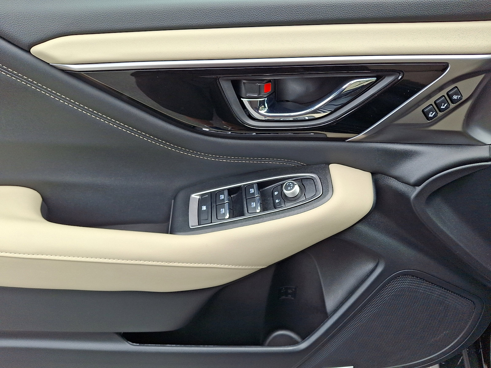 Certified 2025 Subaru Outback Limited AWD/4WD image 12