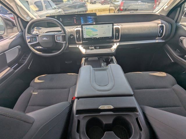 Used 2025 Ford Expedition Active RWD image 17