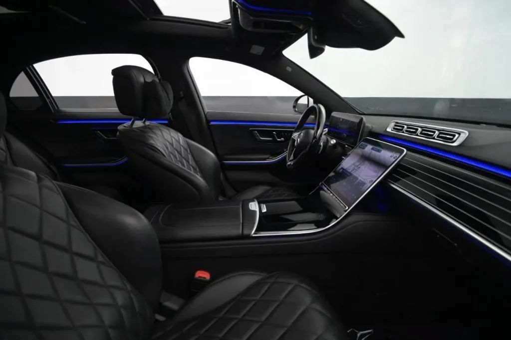 Used 2022 Mercedes-Benz S 580 4MATIC Sedan w/ AMG Line Package image 48