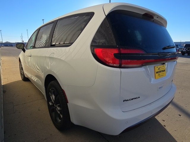 New 2026 Chrysler Pacifica Select image 6