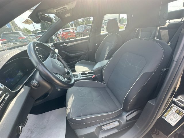 Used 2025 Volkswagen Jetta Sport FWD image 28