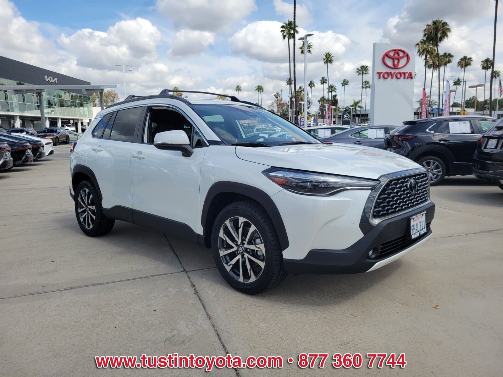 Certified 2023 Toyota Corolla Cross XLE FWD image 2