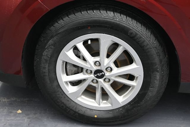 Used 2024 Kia Carnival LX FWD image 6