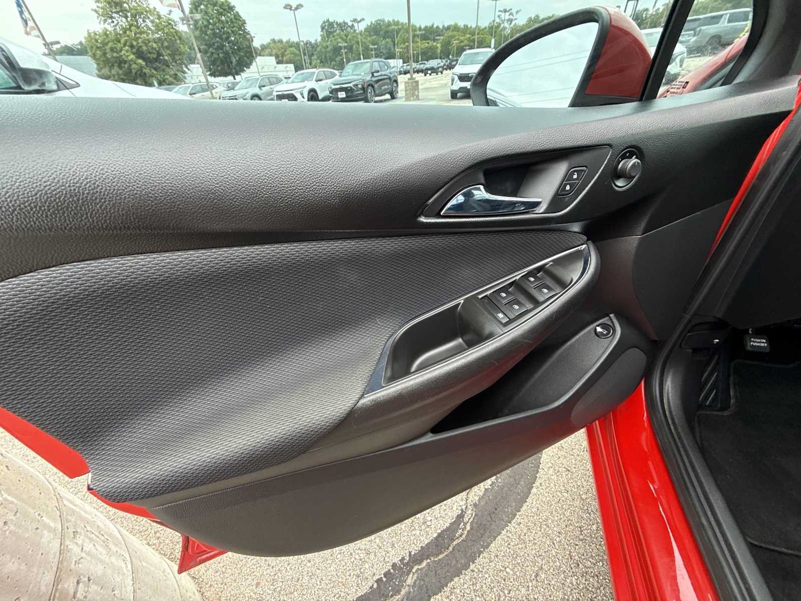 Used 2017 Chevrolet Cruze LT w/ Convenience Package FWD image 21
