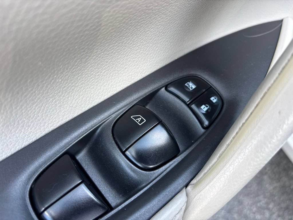 Used 2018 Nissan Rogue Sport SV w/ SV All-Weather Package AWD/4WD image 21