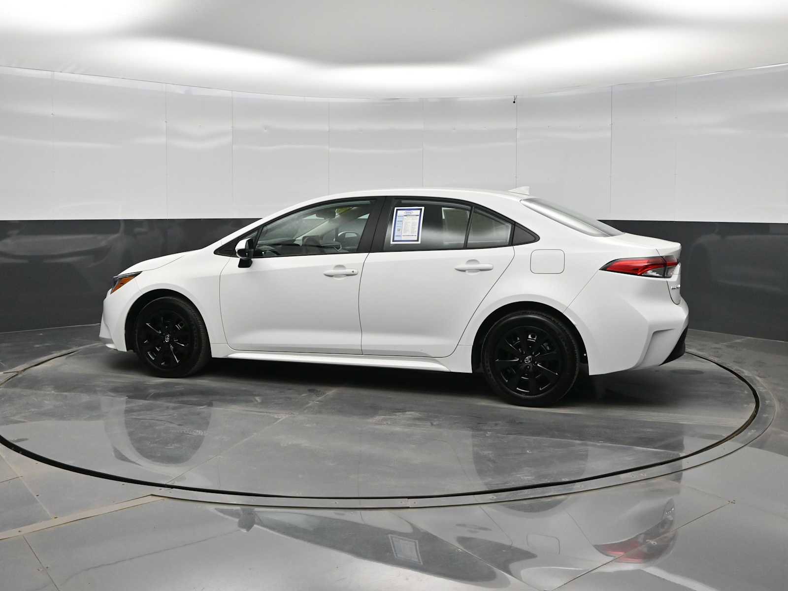 Used 2025 Toyota Corolla LE FWD image 5
