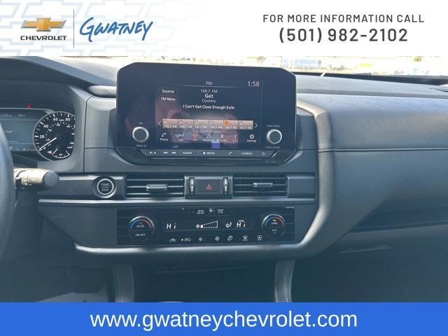 Used 2024 Nissan Pathfinder S image 17