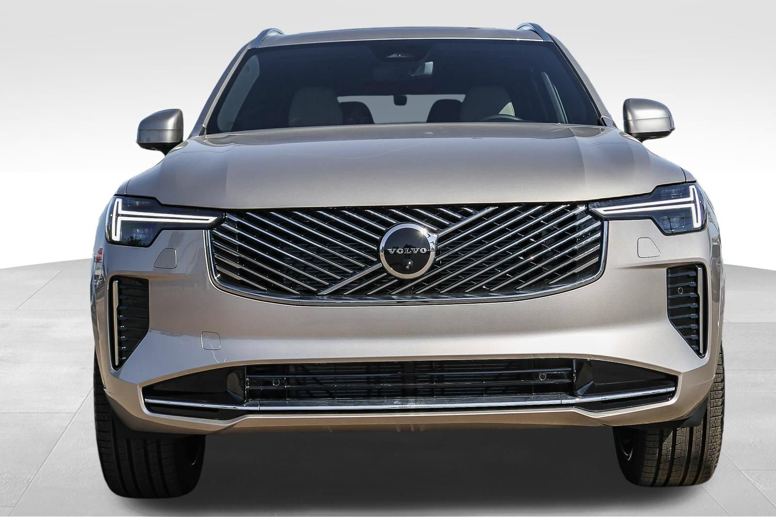 New 2026 Volvo XC90 B5 Plus w/ Protection Package AWD/4WD image 2