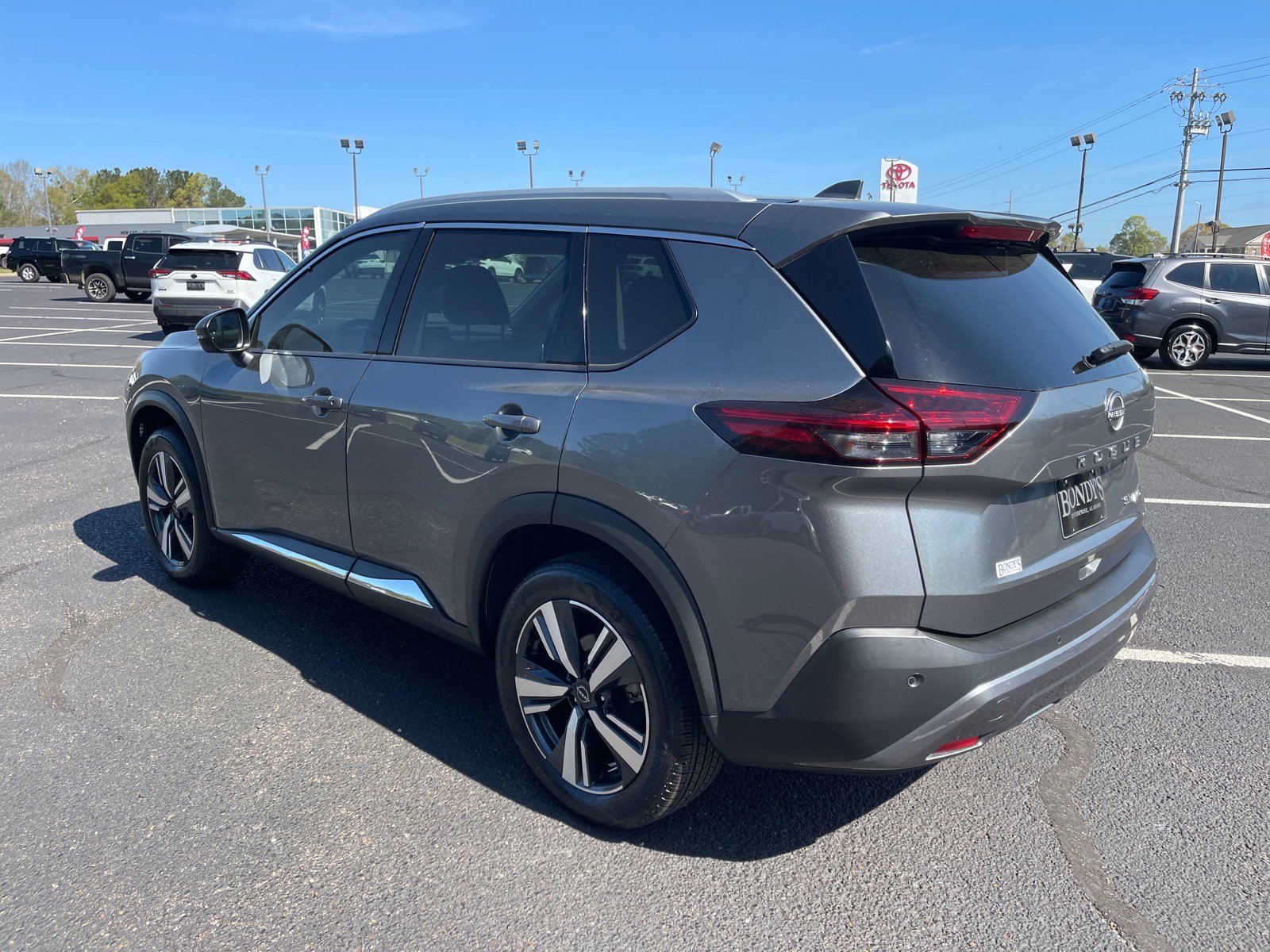 Used 2023 Nissan Rogue SL AWD/4WD image 14