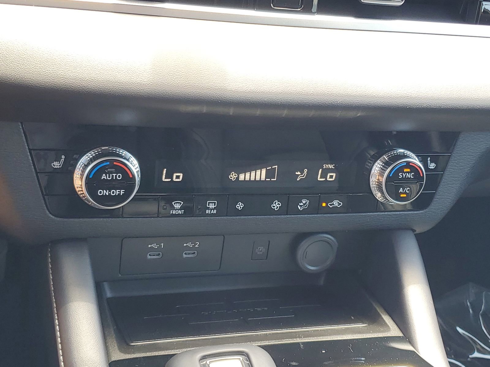 New 2025 Mitsubishi Outlander SE image 18