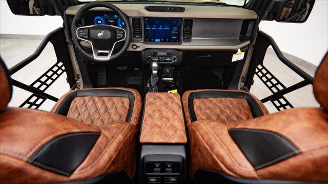 Used 2025 Ford Bronco Outer Banks AWD/4WD image 3