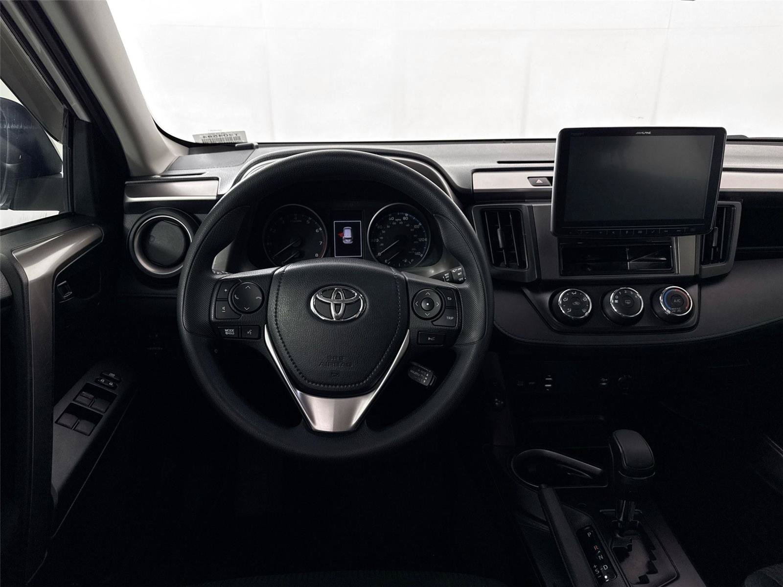 Used 2018 Toyota RAV4 LE FWD image 30