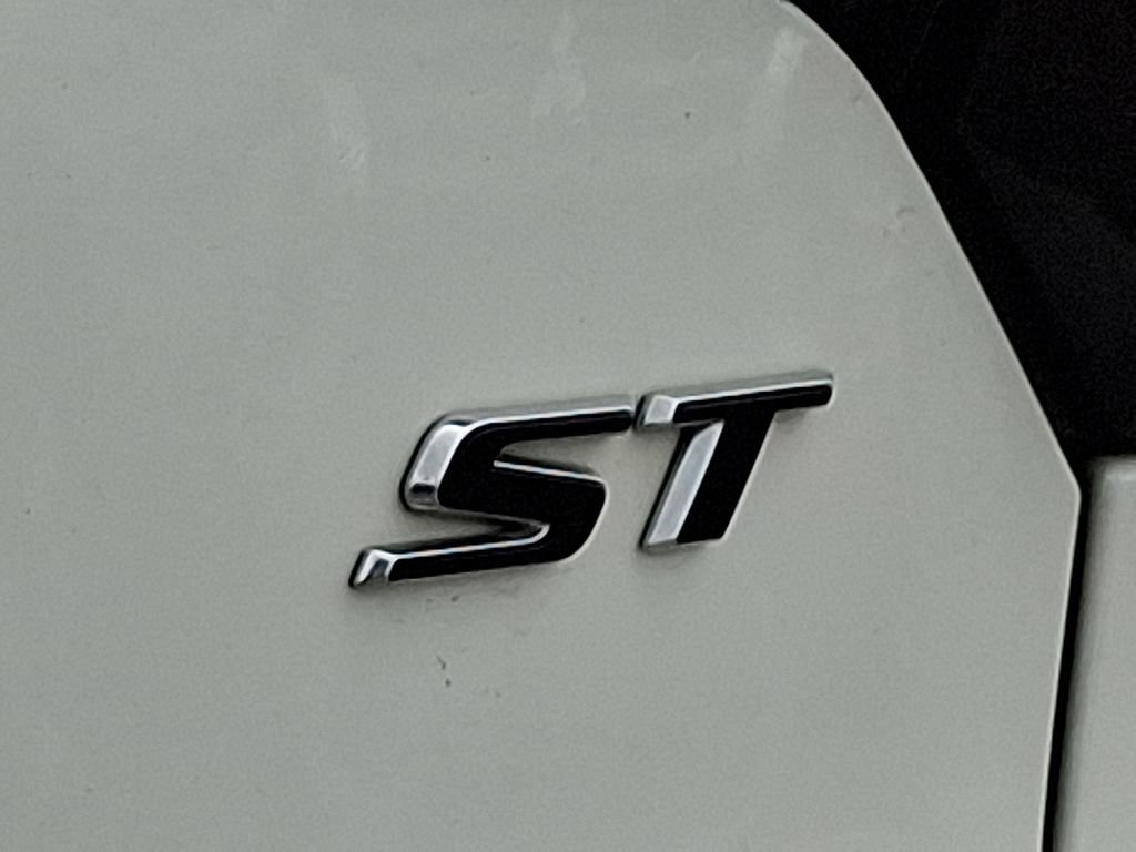 Used 2021 Buick Encore GX Essence w/ Sport Touring Package image 30