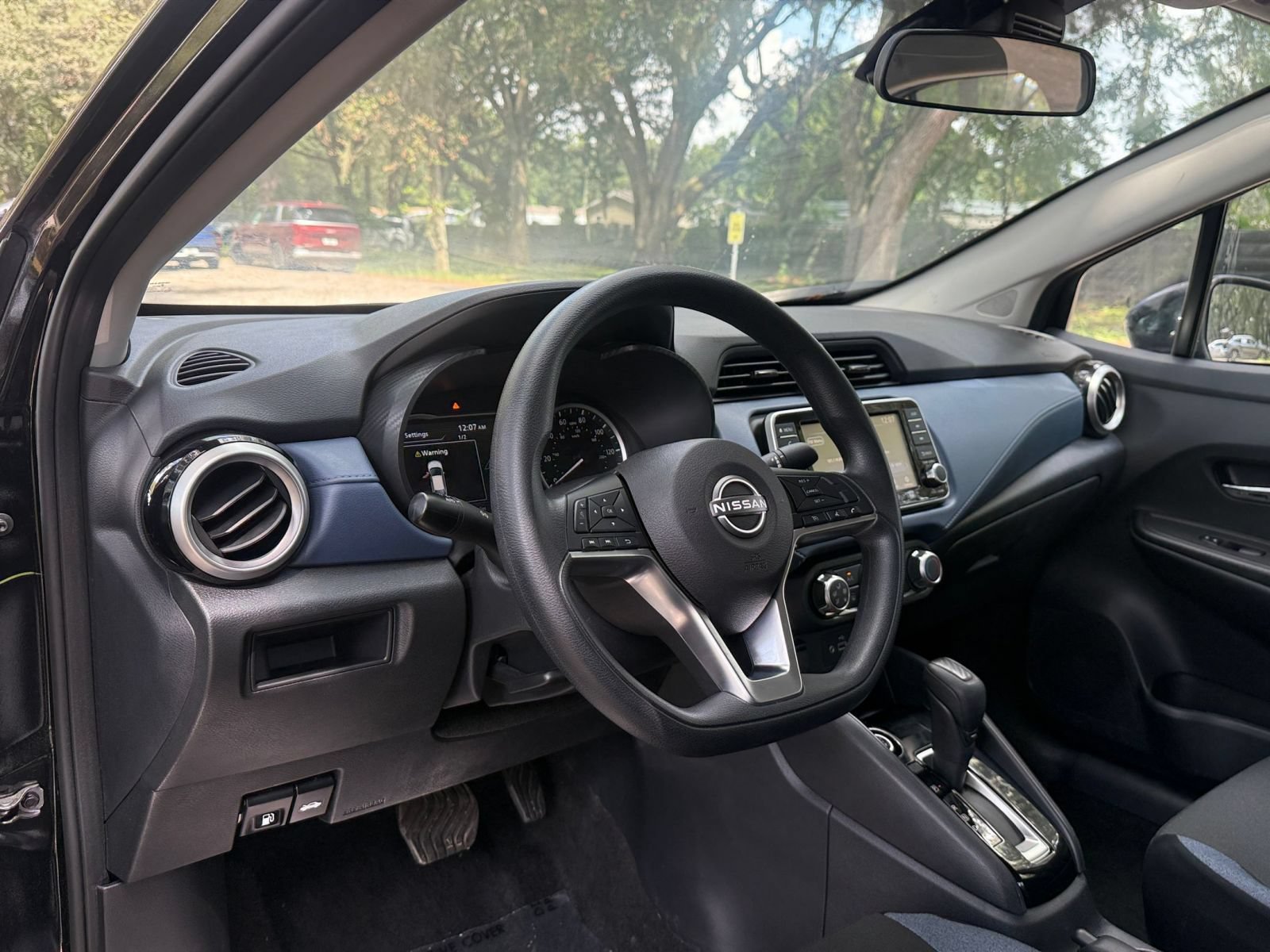 Used 2025 Nissan Versa SV FWD image 30