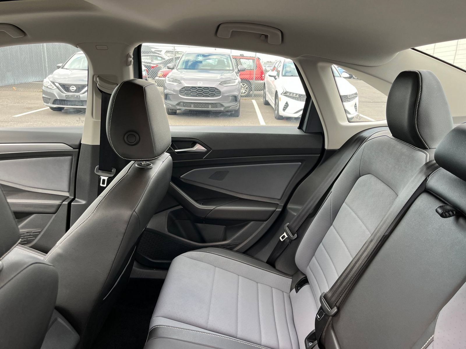 Used 2025 Volkswagen Jetta SE image 38