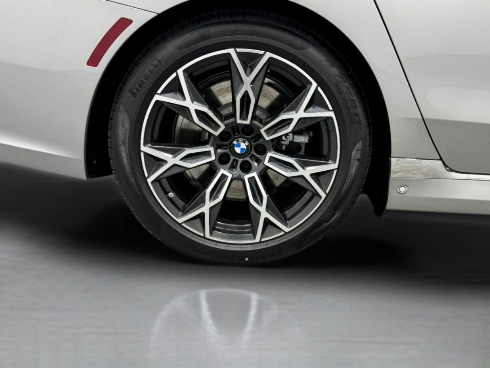 New 2026 BMW i7 xDrive60 w/ Executive Package image 8