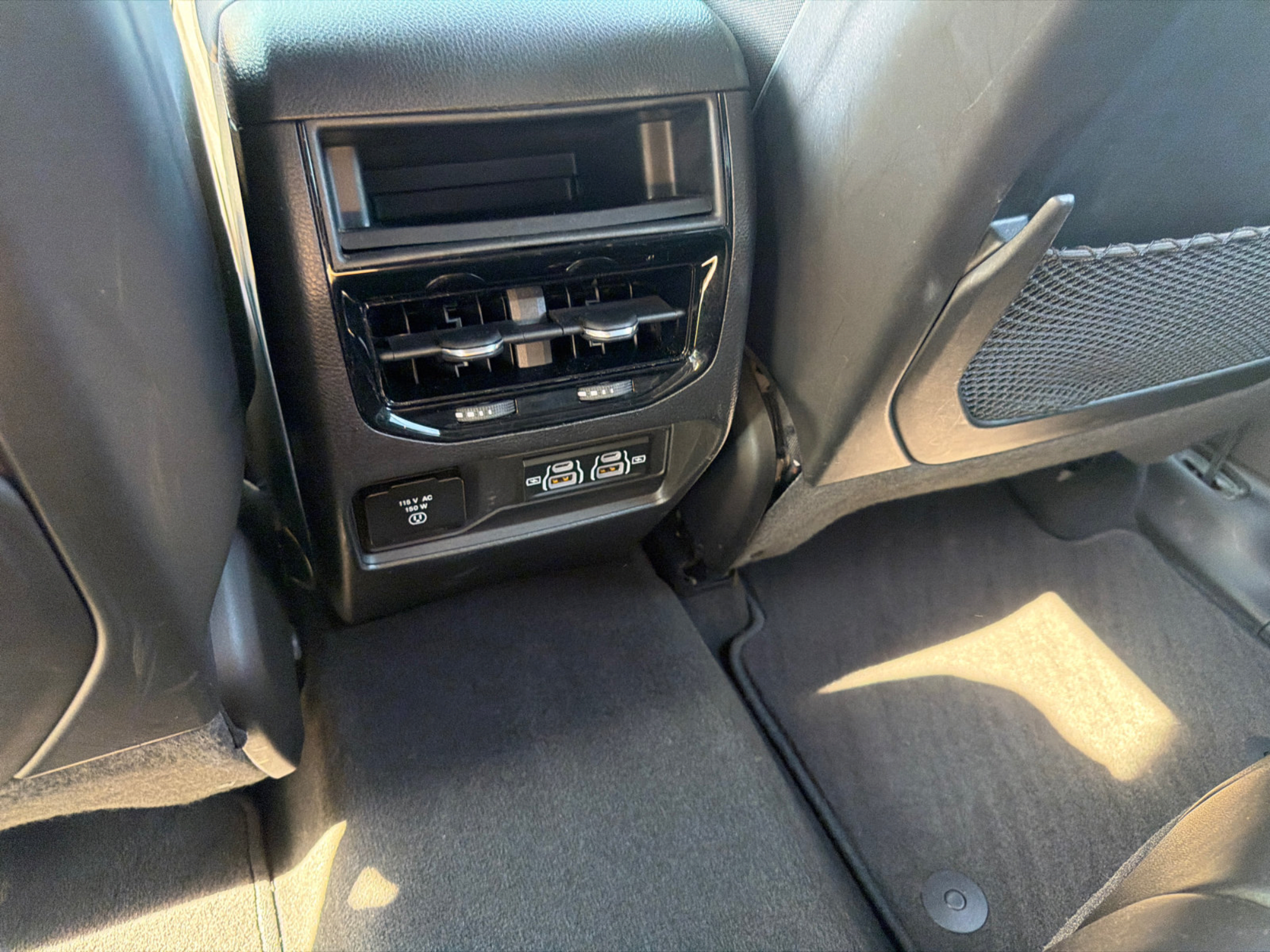 Used 2023 Jeep Grand Cherokee Altitude AWD/4WD image 11