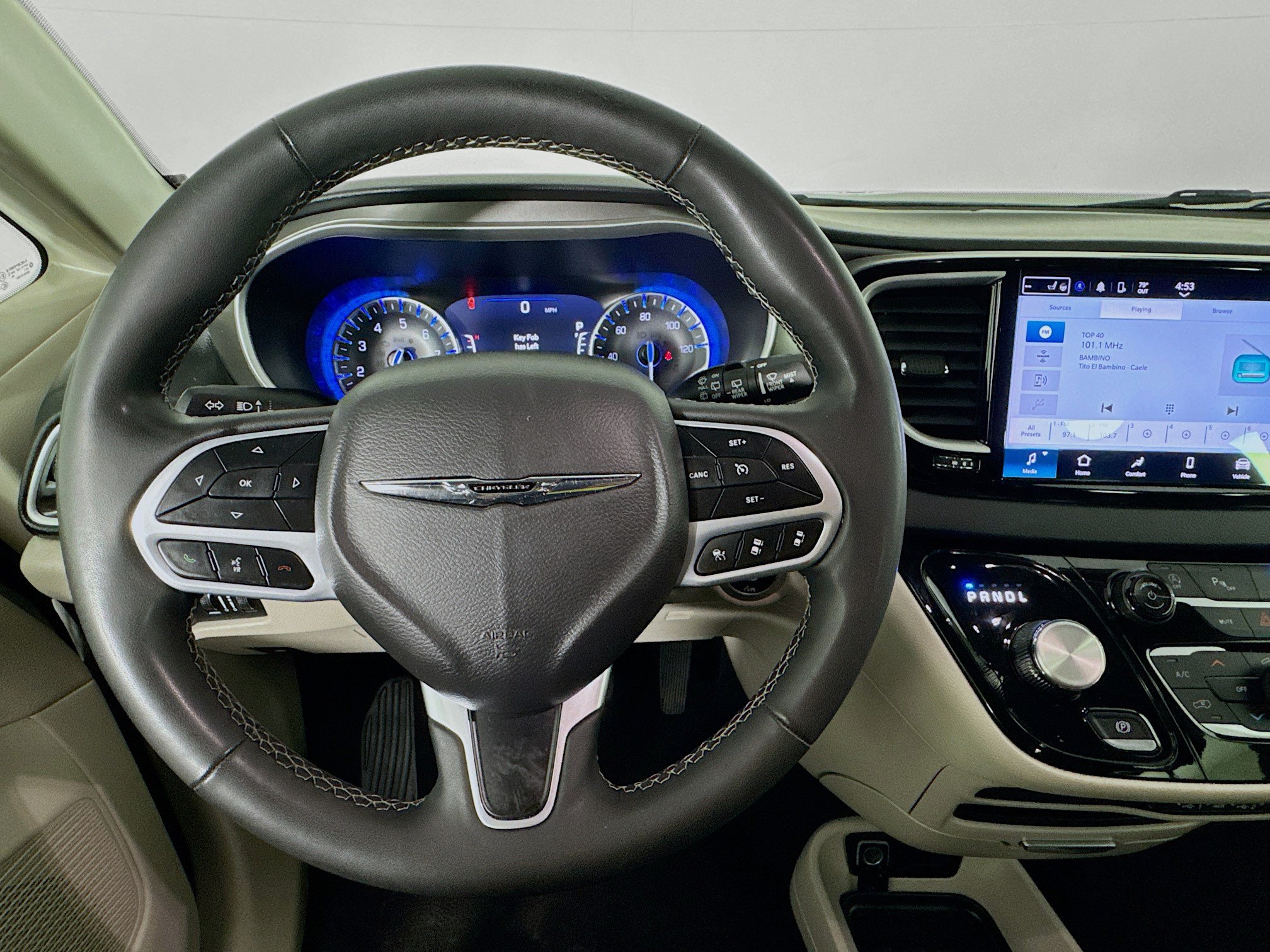 Used 2024 Chrysler Pacifica Touring-L FWD image 11