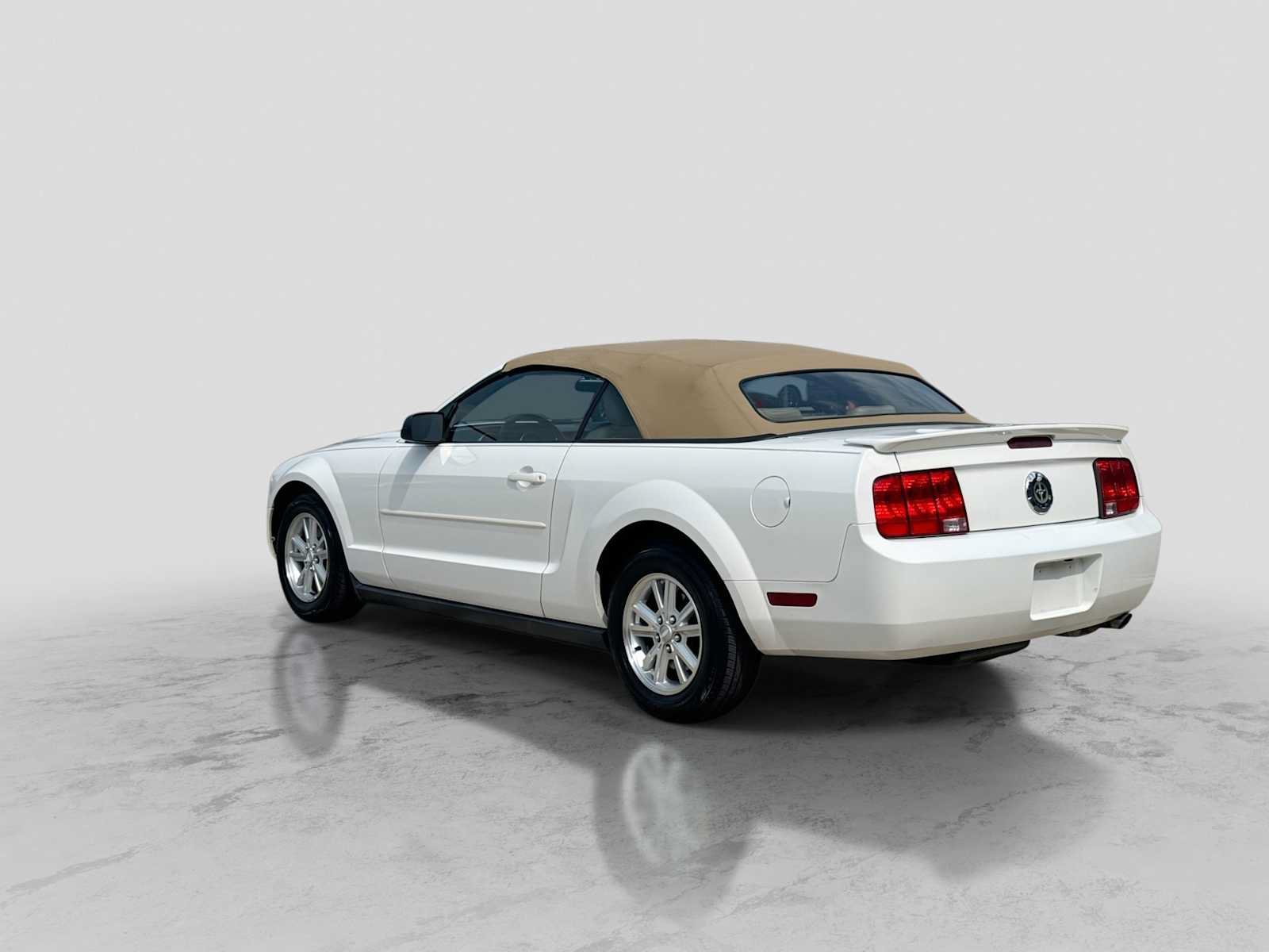 Used 2008 Ford Mustang Premium RWD image 4
