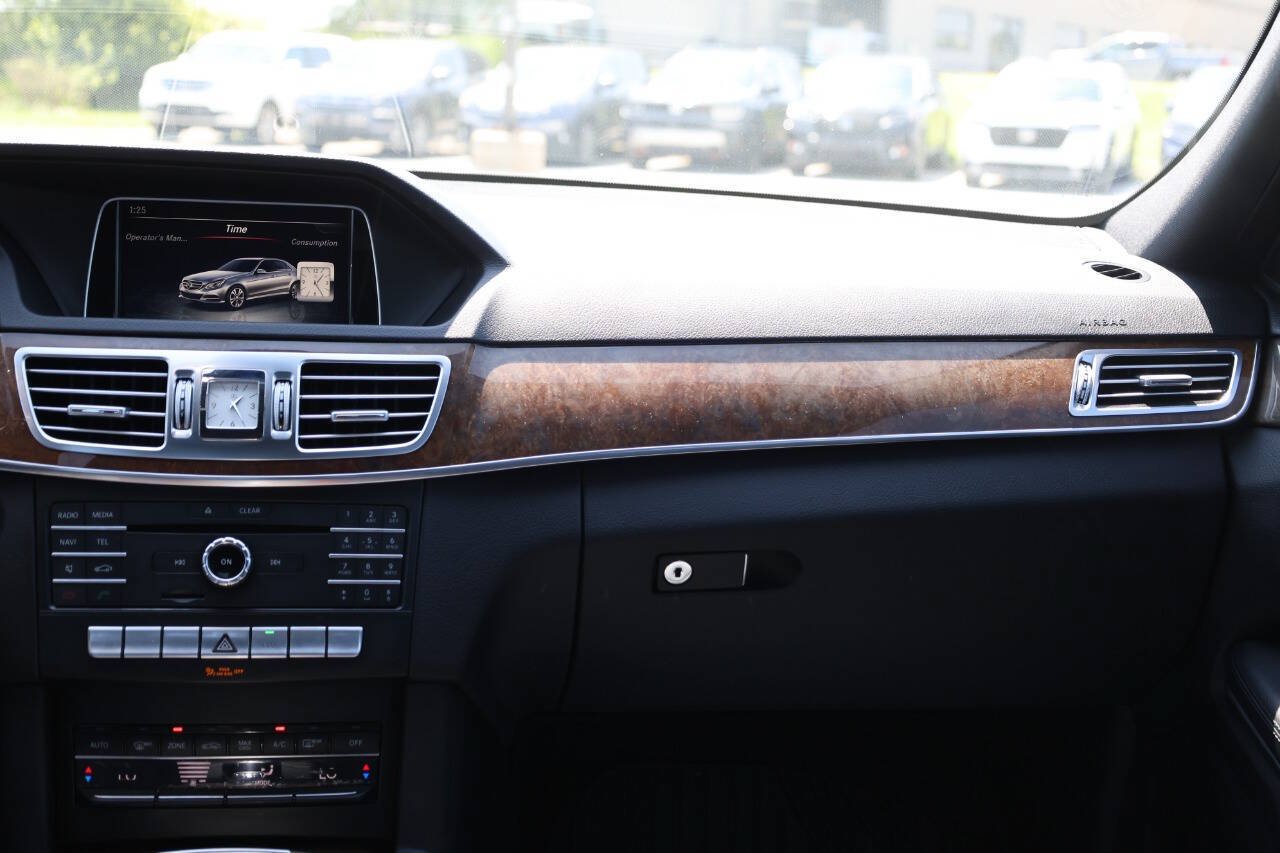 Used 2016 Mercedes-Benz E 350 4MATIC Sedan image 23