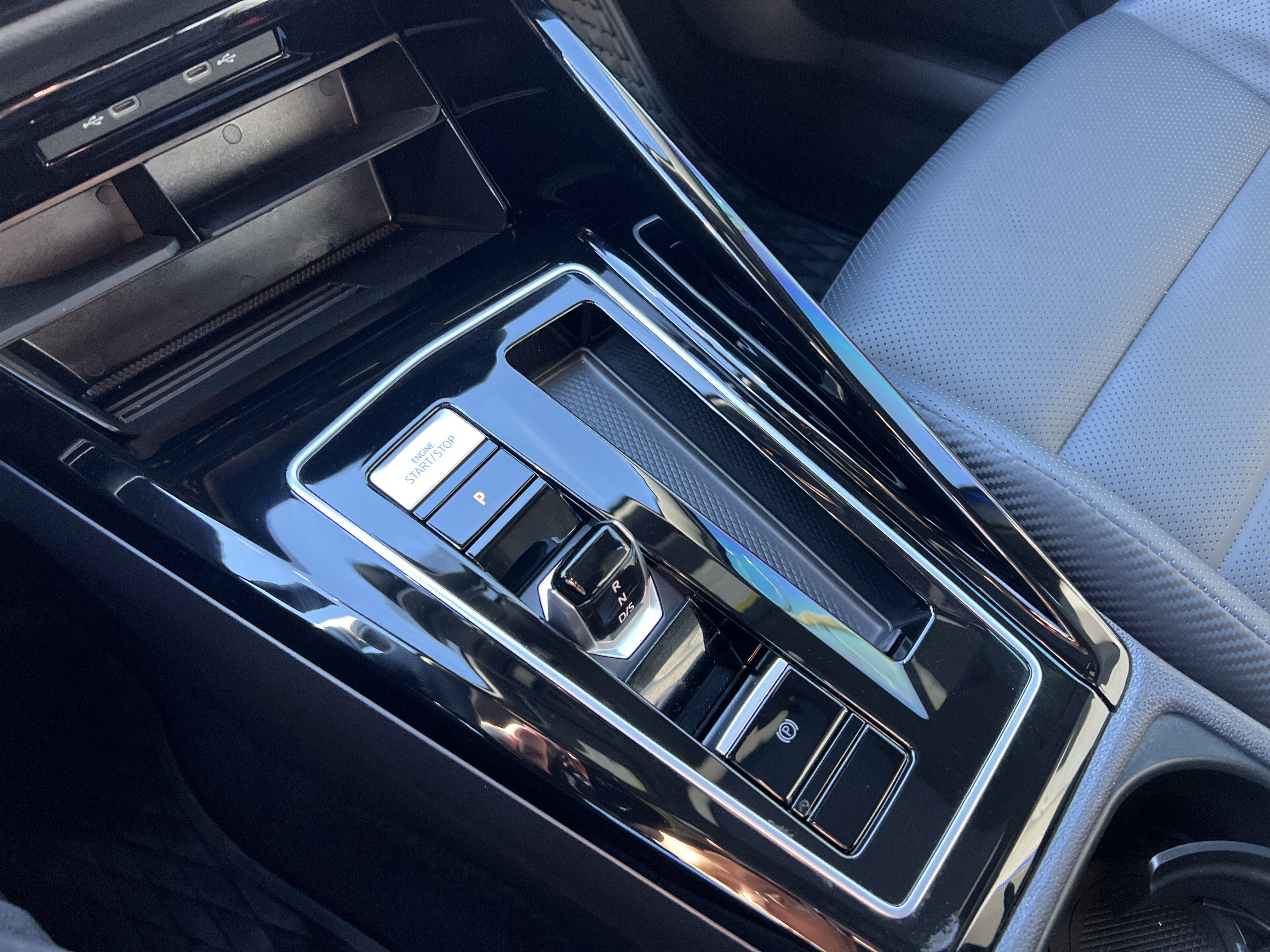 Certified 2025 Volkswagen Golf R Black Edition image 24