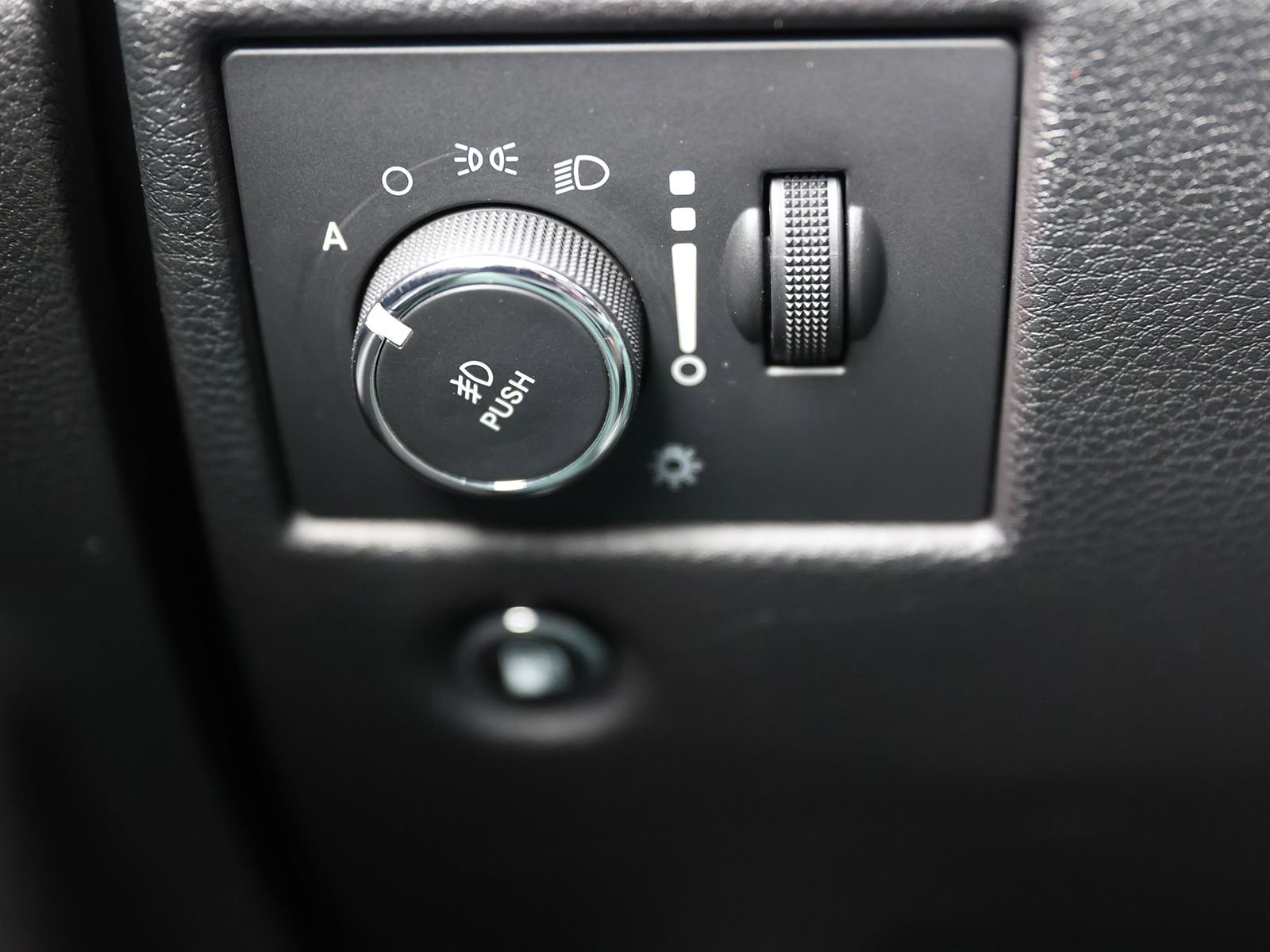 Used 2020 Jeep Grand Cherokee Altitude AWD/4WD image 31