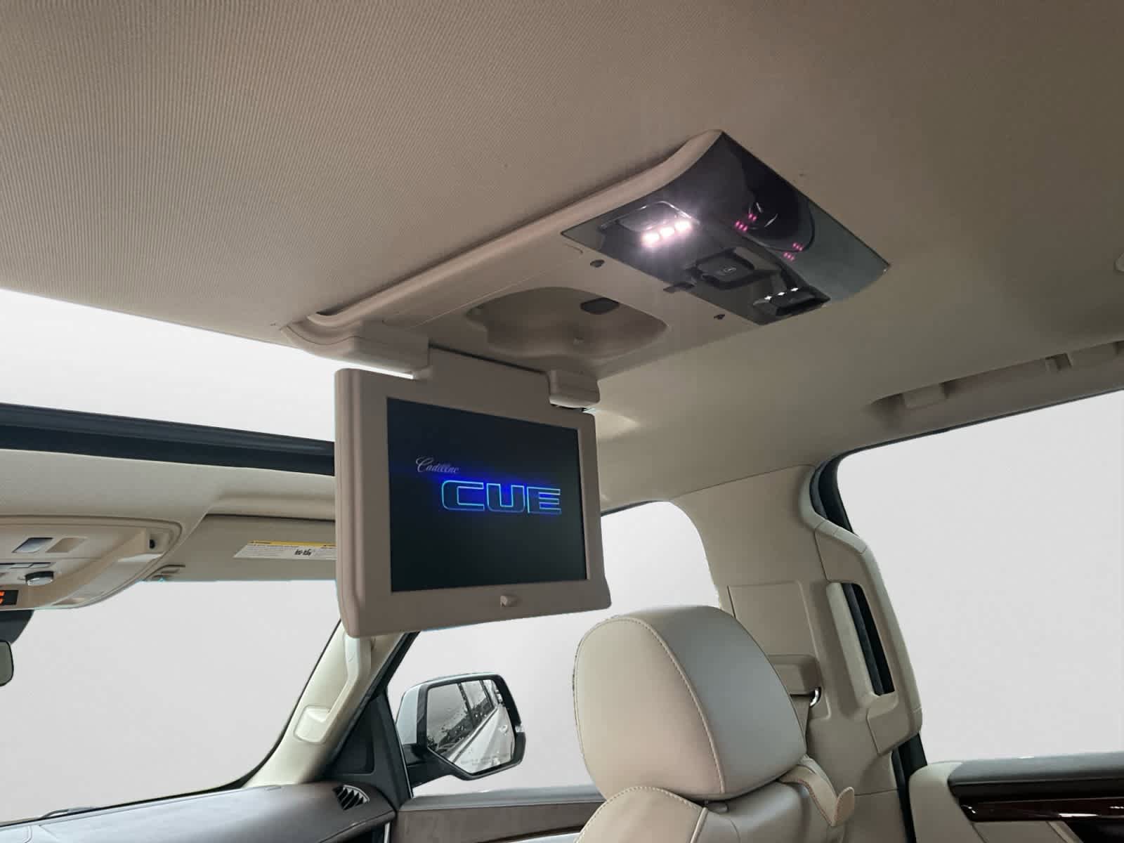 Used 2017 Cadillac Escalade Premium Luxury AWD/4WD image 24