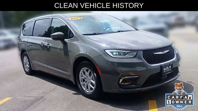 Used 2023 Chrysler Pacifica Touring-L FWD image 5