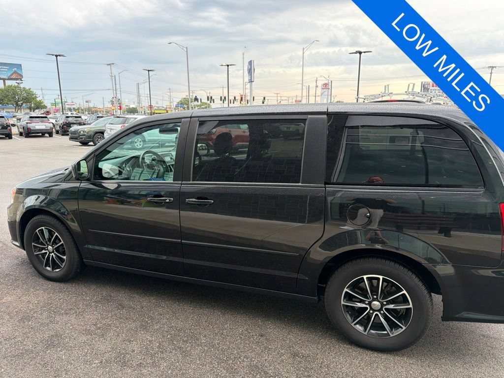 Used 2016 Dodge Grand Caravan SXT FWD image 5