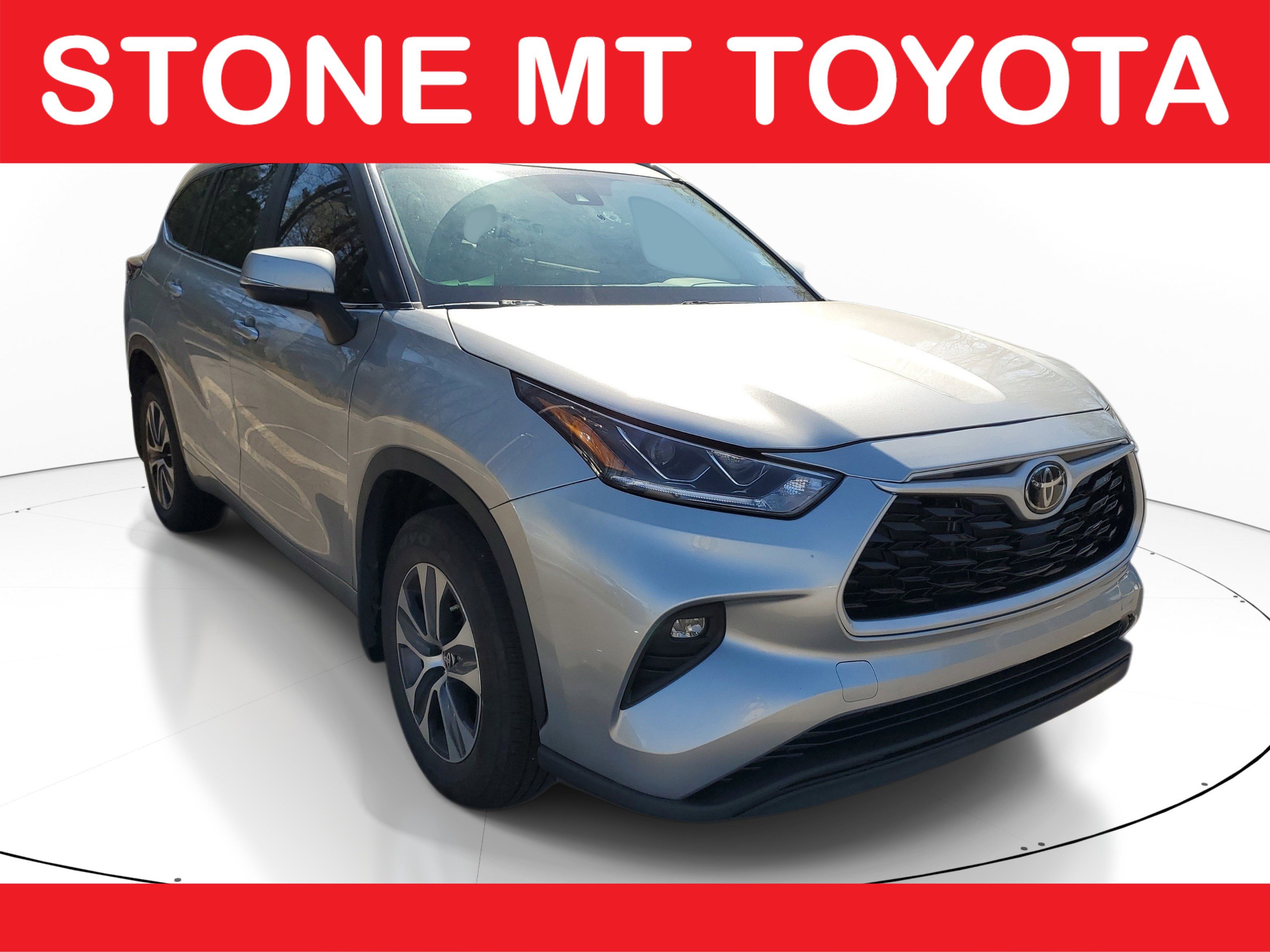 Used 2024 Toyota Highlander XLE image 1