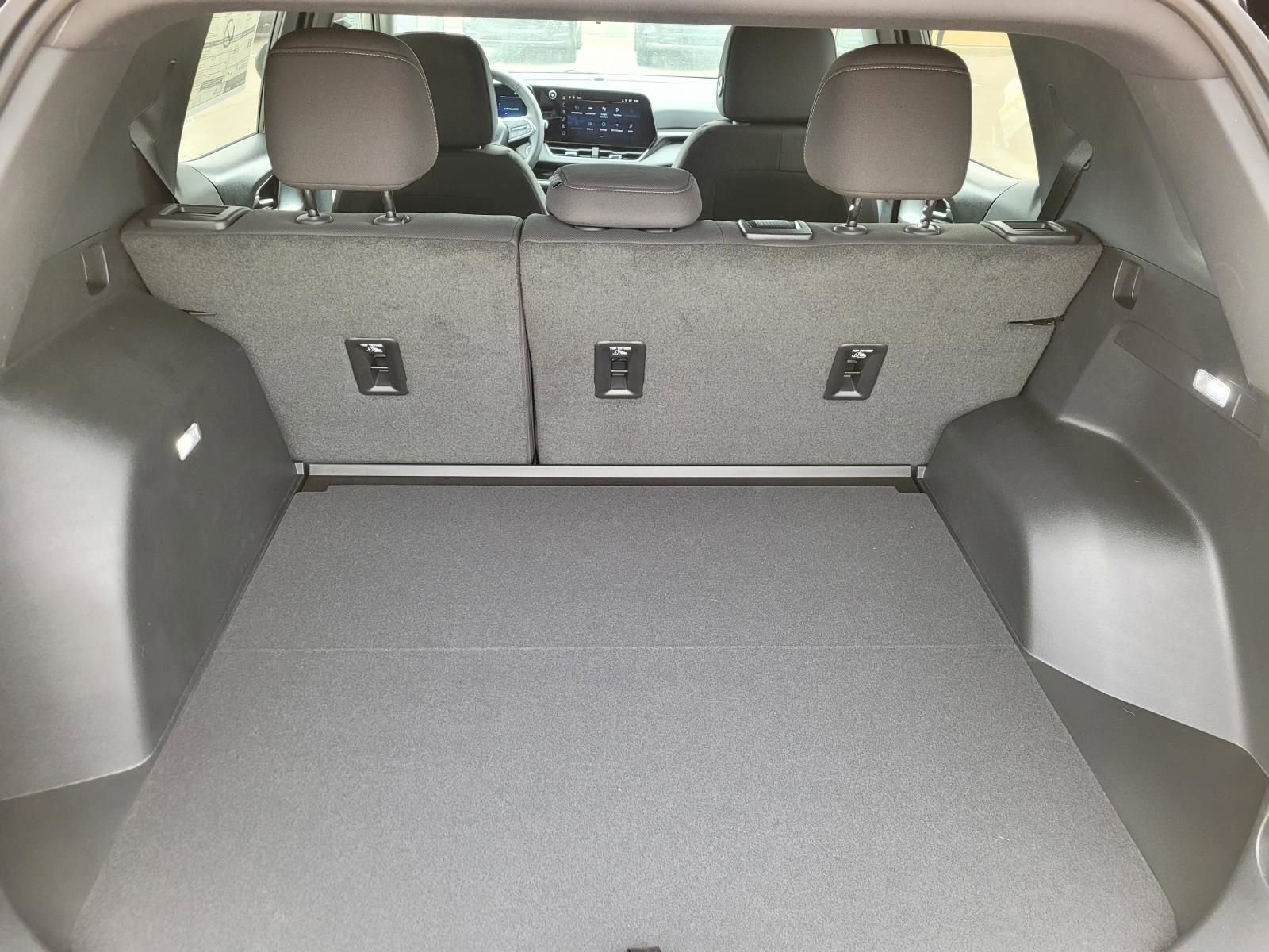 New 2026 Chevrolet Equinox LT w/ Midnight Edition AWD/4WD image 7