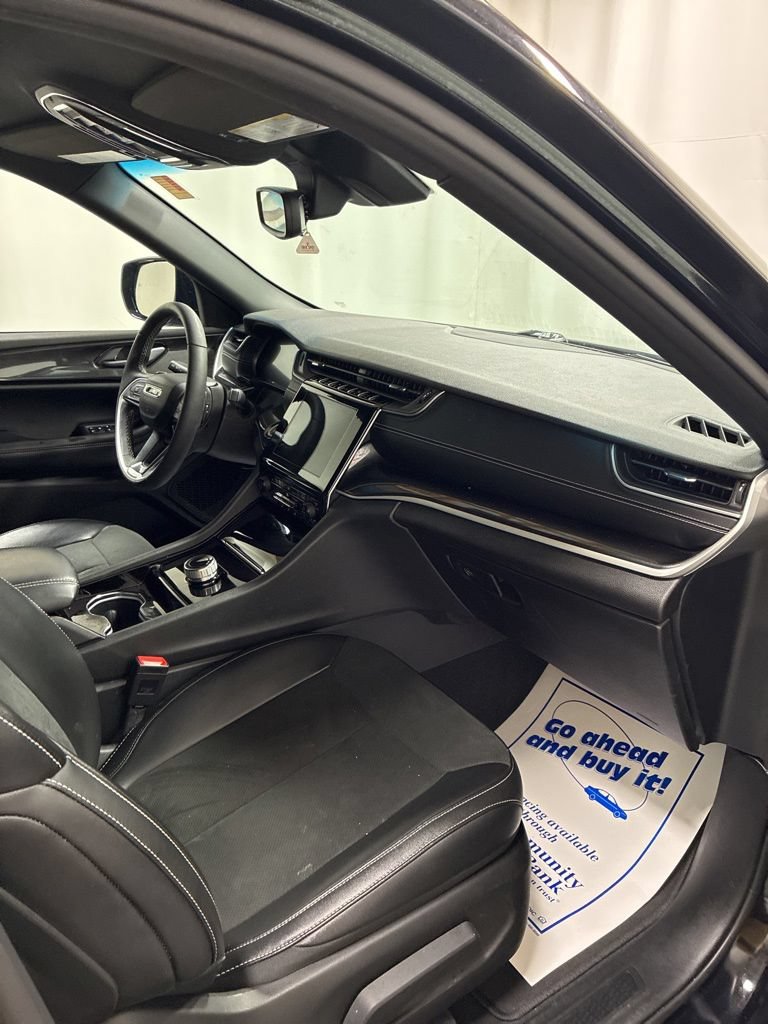 Used 2023 Jeep Grand Cherokee Altitude AWD/4WD image 30