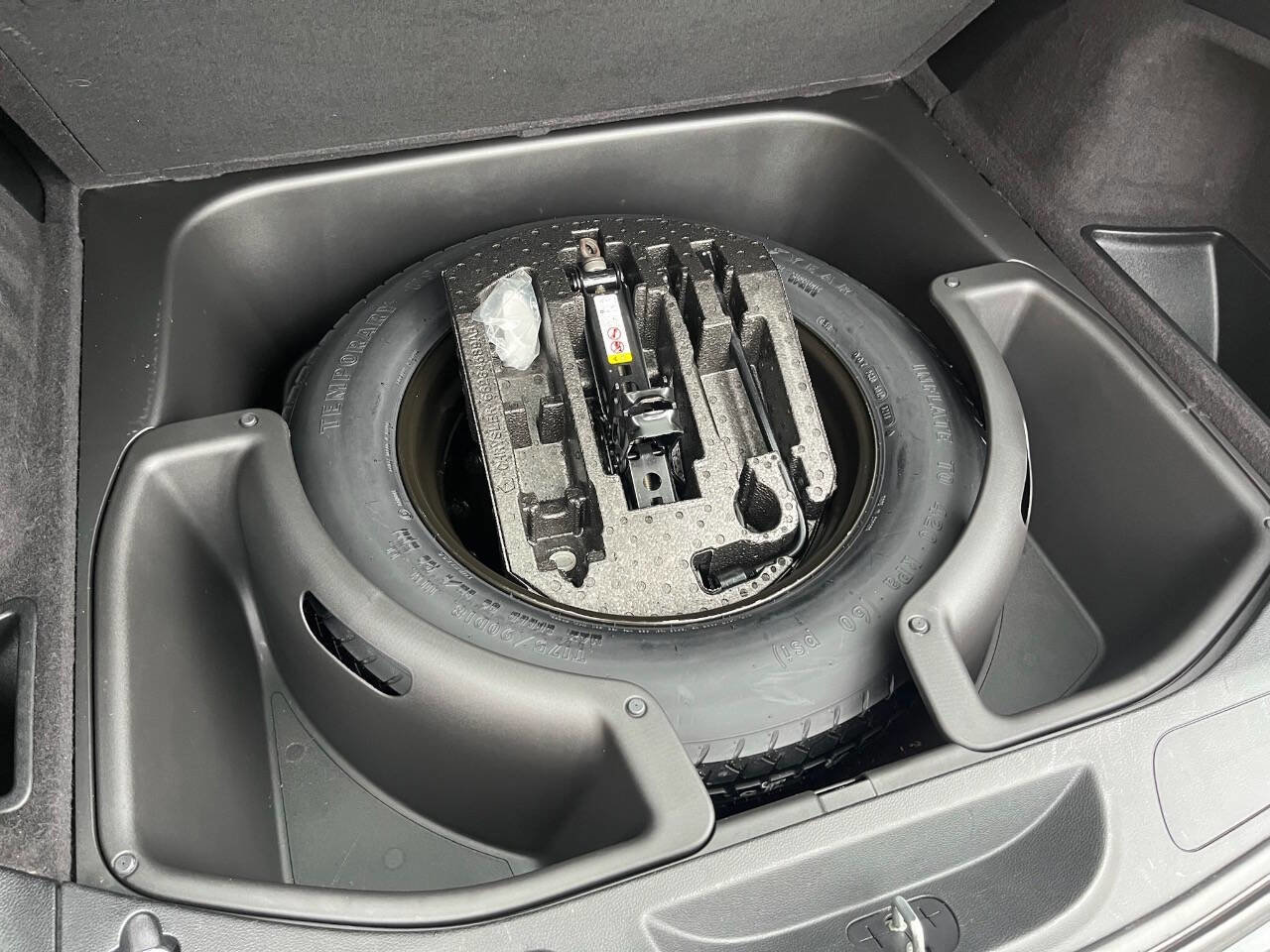 Used 2019 Jeep Grand Cherokee Laredo image 30