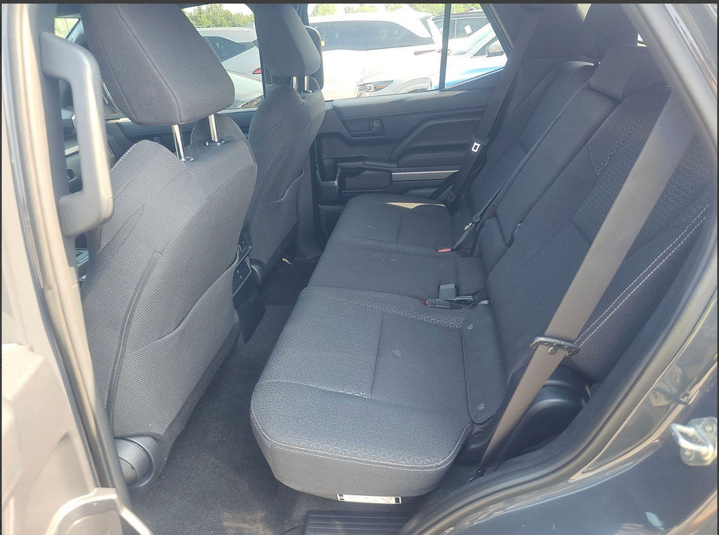 Used 2025 Toyota 4Runner SR5 AWD/4WD image 15
