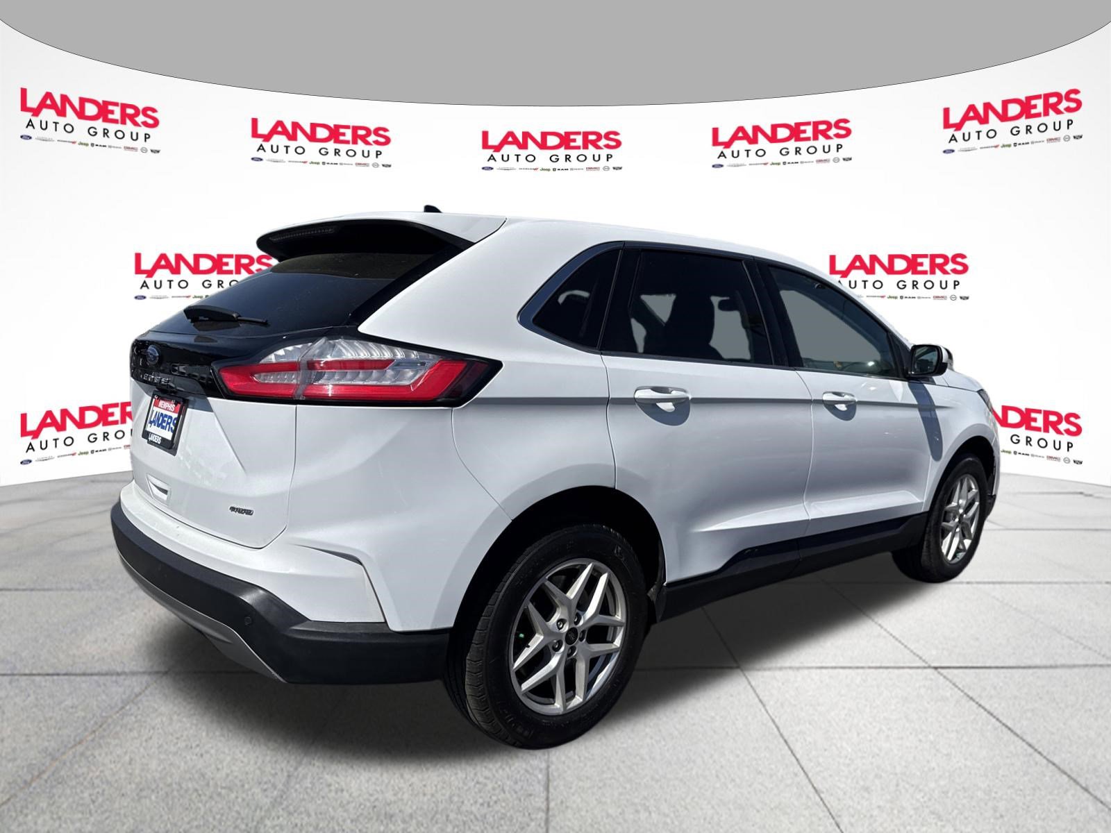 Used 2024 Ford Edge SEL image 3